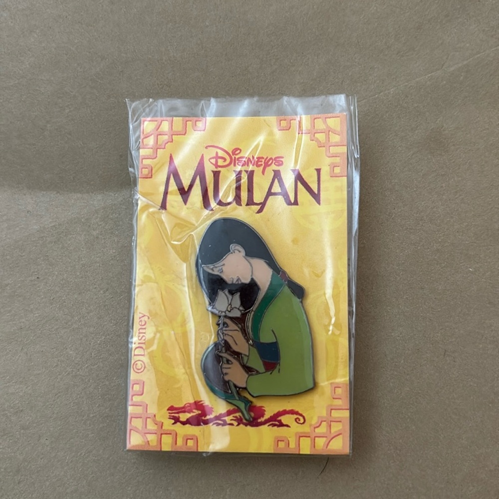 Mulan Disney pin NWT
